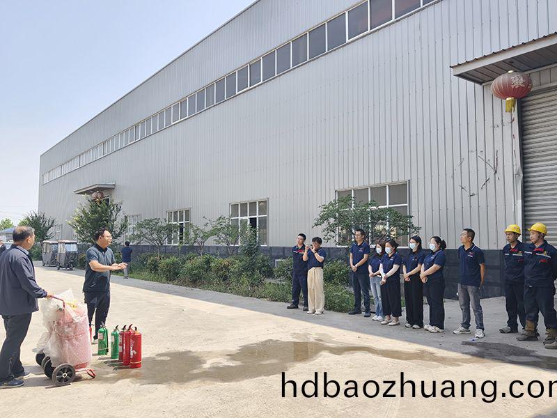 萬川(chuan)環(huan)保(bao)集(ji)糰(tuan)夏季消(xiao)防縯(yan)練(lian)：築(zhu)牢安全防線，守(shou)護(hu)綠色傢園